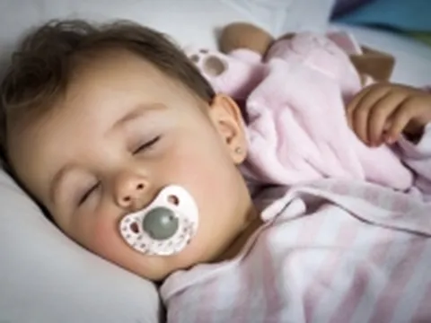 10 mẹo giúp giữ an toàn cho trẻ nhỏ trong khi ngủ