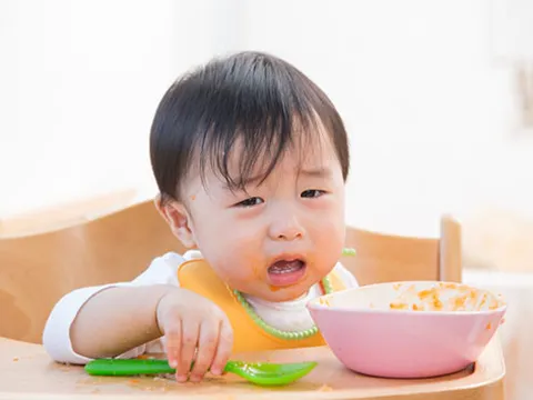 5 sai lầm của mẹ khiến trẻ biếng ăn