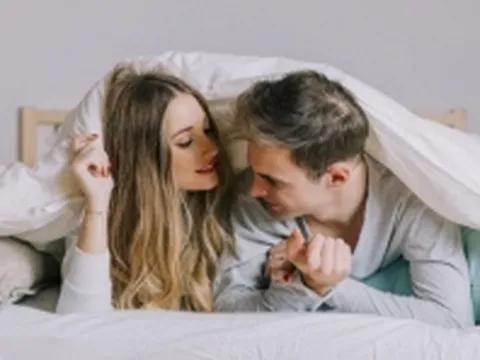 Mang bầu nhờ… nhét máy theo dõi vào người