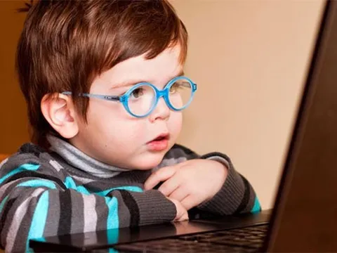 Nhận biết thị lực kém ở trẻ và biện pháp phòng ngừa