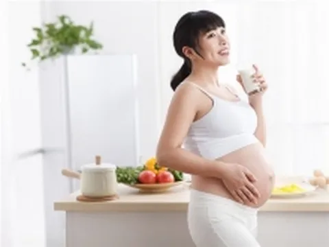 Phụ nữ mang thai dễ béo phì là do uống sữa bầu?