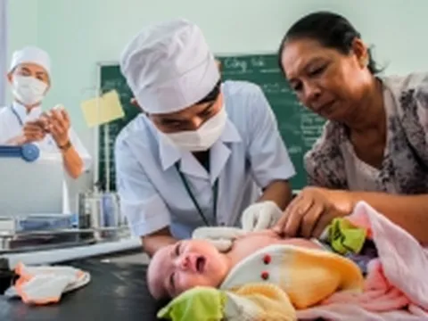 Tháng 9 sẽ triển khai vaccine bại liệt dạng tiêm cho trẻ trên 5 tháng tuổi