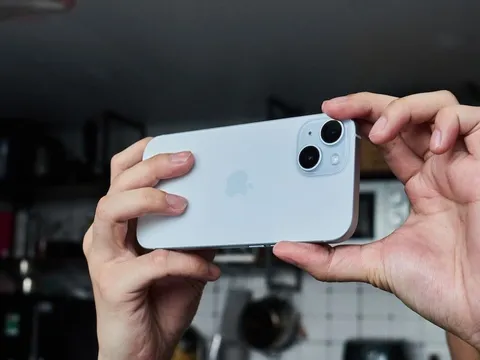 iPhone 15 và iPhone Air, giá bán tại CellphoneS bao nhiêu?