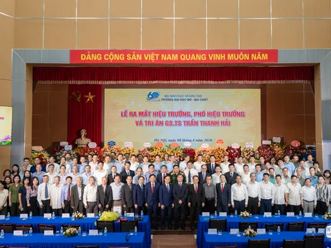 Trường Đại học Mỏ - Địa chất ra mắt Ban Giám hiệu nhiệm kỳ mới và tri ân nguyên Hiệu trưởng GS.TS Trần Thanh Hải