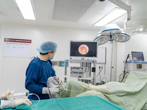 TTƯT.TS.BS Dương Văn Trung: “Bàn tay vàng” ngoại tiết niệu và hành trình lan tỏa y đức