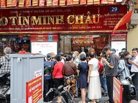 Mua vàng bằng giấy hẹn ở Hà Nội đang âm thầm diễn ra thế nào?