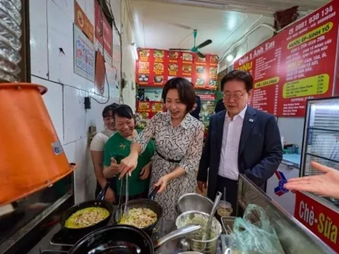 Báo Hàn dõi theo 'food tour' Hà Nội của Tổng thống Lee Jae Myung