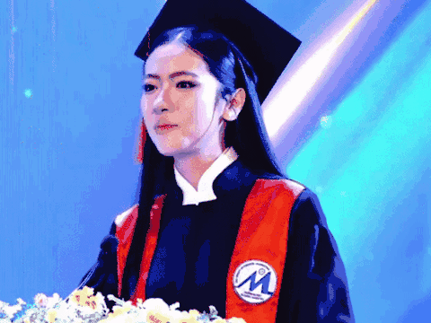 Danh tính cô gái hát ở lễ tốt nghiệp viral khắp mạng xã hội