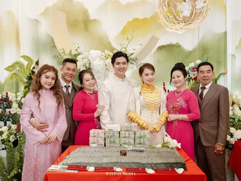 Từ một lần "quẹt phải" định mệnh đến cuộc sống hôn nhân viên mãn của cặp đôi trẻ.