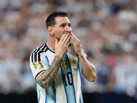 Messi xô đổ hàng loạt kỷ lục World Cup