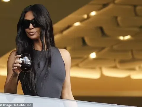 Kim Kardashian bị dính "lời nguyền xui xẻo" khi đi cổ vũ bóng đá