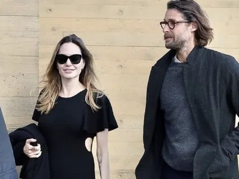 Angelina Jolie hẹn hò ăn trưa cùng tỷ phú David Mayer de Rothschild