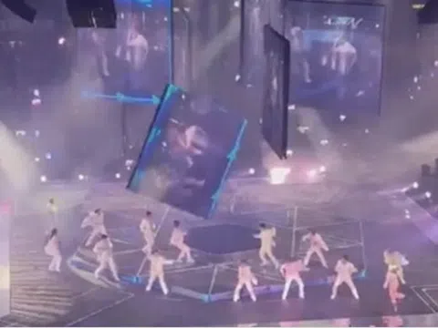 Sức khỏe nam vũ công bị màn hình LED 600 kg rơi trúng người khi đang biểu diễn giờ ra sao?