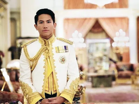 Hoàng tử 9X độc thân quyến rũ, con trai vị quốc vương có tài sản gần 30 tỷ USD