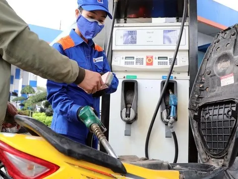 Giá xăng RON 95 tăng lần thứ 5 liên tiếp