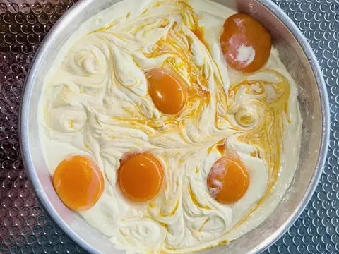 Chuyên gia hoảng hốt khi thấy kem trộn trắng da từ trứng gà "hot trend" trên TikTok