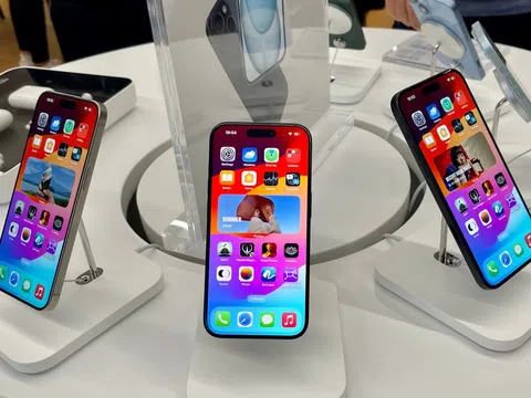 iPhone 15 Pro Max ồ ạt về Việt Nam, phiên bản Titan hạ giá sâu