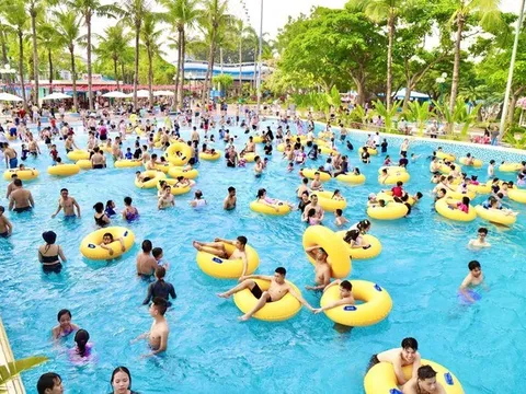 Trải nghiệm mùa lễ hội đầy cảm hứng tại Công viên nước Hồ Tây dịp nghỉ lễ 2/9