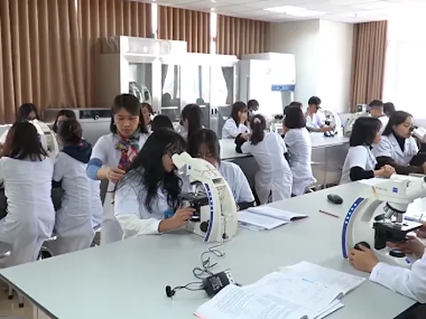 TUMP KHẲNG ĐỊNH VỊ THẾ ĐÀO TẠO SAU ĐẠI HỌC KHU VỰC