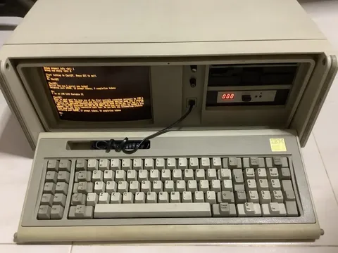 Dùng ChatGPT trên máy tính gần 40 năm tuổi