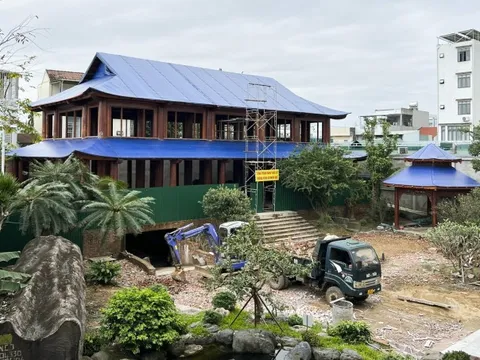 Tháo dỡ biệt phủ trái phép 20 tỷ đồng ở Quảng Ngãi