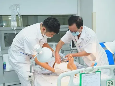 Lần đầu tiên tại Việt Nam nối thành công 2 cẳng chân bị đứt lìa