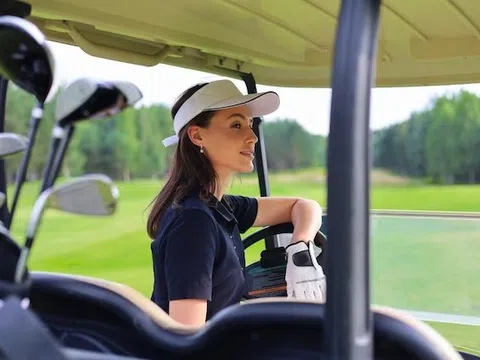 Đằng sau khoản tiền tip hậu hĩnh khi làm phục vụ sân golf