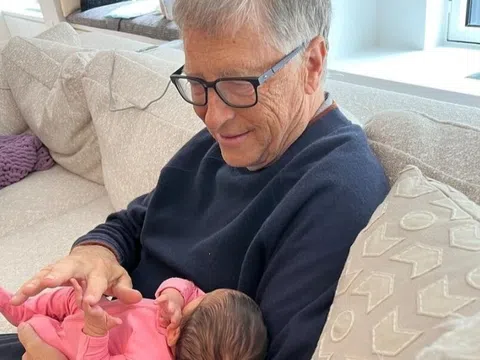 Bill Gates đăng bức ảnh đầu tiên với cháu gái