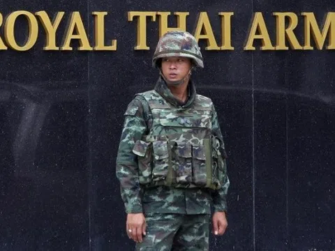 Quân đội Thái Lan đòi người nằm liệt giường dự tuyển nghĩa vụ