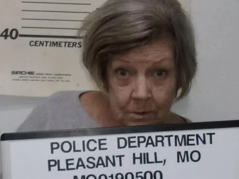 Cụ bà 78 tuổi bị bắt vì cướp ngân hàng lần thứ 3