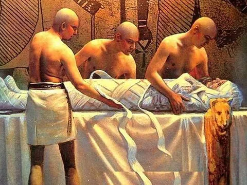 Cuộc sống khủng khiếp của người ngâm ướp thi thể thời Ai Cập cổ đại