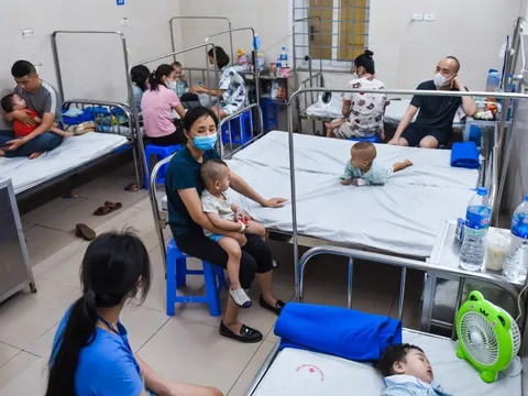 Bệnh viện tại Hà Nội kín giường vì nhiều bệnh truyền nhiễm