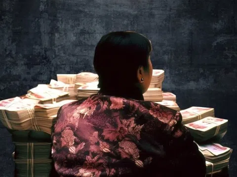 Mẹ trộm hơn một triệu USD để trả nợ cờ bạc cho con trai ở Trung Quốc