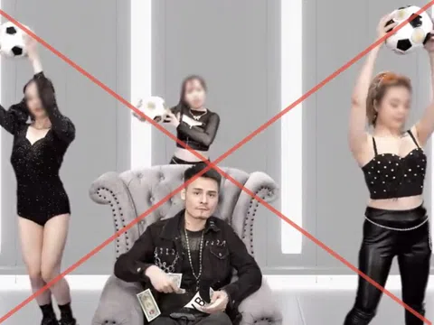 Ca sĩ Hoa Vinh bị chỉ trích dữ dội vì quảng cáo cho website cá độ, bài bạc