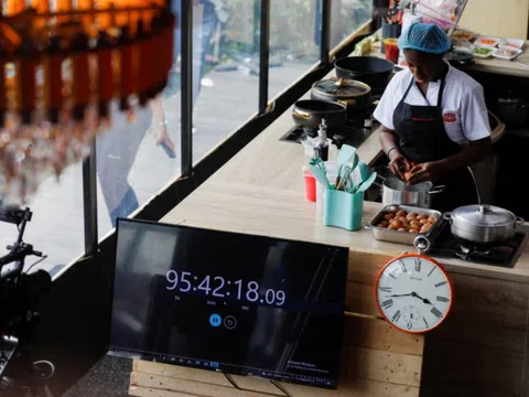 Nấu ăn 100 giờ không ngừng nghỉ để phá kỷ lục Guinness thế giới