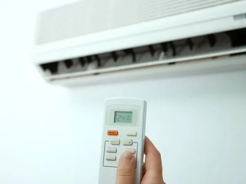 Nên để máy lạnh chạy cả ngày hay bật tắt để tiết kiệm điện
