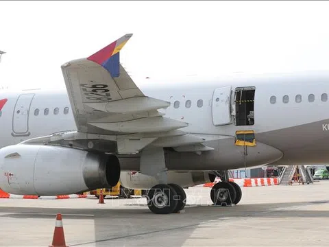 Tòa án Hàn Quốc phát lệnh bắt giữ hành khách mở cửa máy bay Asiana Airlines