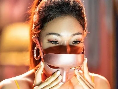 'Mask Girl': Những phận người bị đẩy vào đường cùng tội lỗi