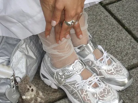 Giày cưng của Jennie dạo này hoá ra lại là đôi sneaker xinh nhất thế giới năm 2023!