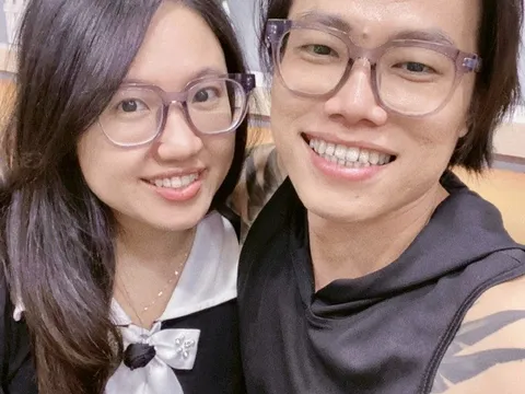 Mẹ đơn thân hạnh phúc bên bạn học yêu thầm mình 15 năm