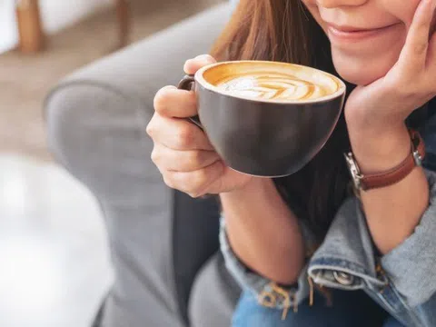 Tại sao nên tránh uống cà phê khi đói?