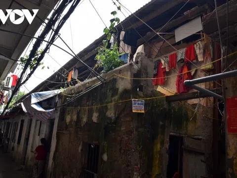 Sống trong sợ hãi, nơm nớp lo cháy tại khu nhà gỗ 2 tầng ở Hoàn Kiếm, Hà Nội