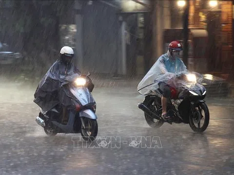 Đêm 6/10 mưa dông, đề phòng có gió lốc, mưa đá, sét tại nội thành Hà Nội