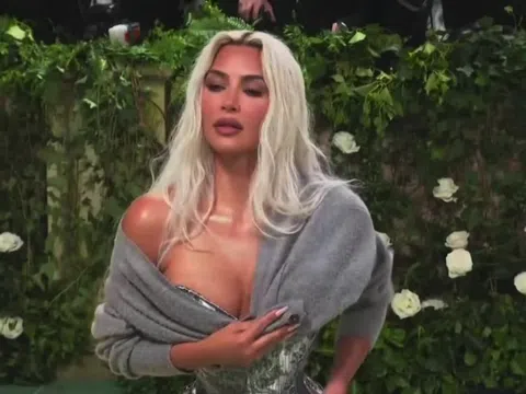 Kim Kardashian và vòng eo 'siêu thực' ở Met Gala 2024