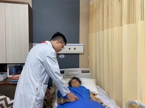 Bố nữ bác sĩ bị kính đổ vào người tại quán Coffee: Con tôi còn muốn ra nước ngoài học Tiến sĩ, giờ nằm thở cũng khó nhọc