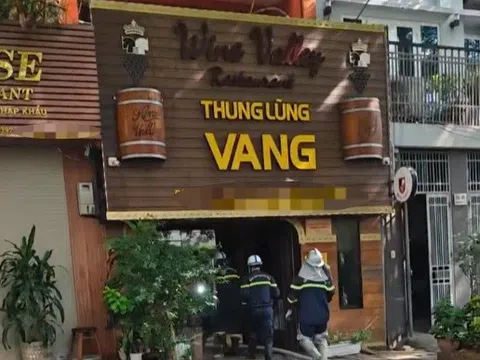 Hà Nội: Cháy cửa hàng rượu vang ở Trung Kính