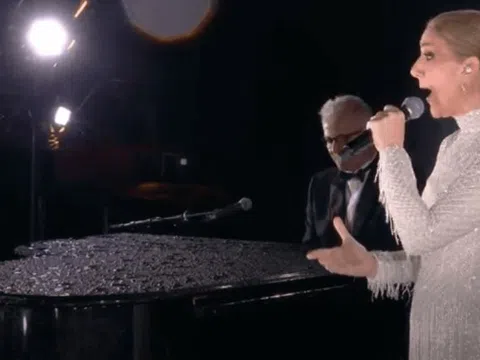 Celine Dion tái xuất như một "nữ thần", trình diễn đỉnh cao cứu cả lễ khai mạc Olympic Paris 2024 nhàm chán!