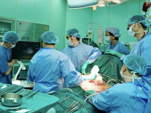 Chia đôi gan người chết não, cứu sống 2 sinh mệnh