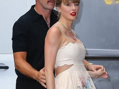 Taylor Swift tình tứ, gợi cảm bên bạn trai sau tin đồn hợp đồng chia tay