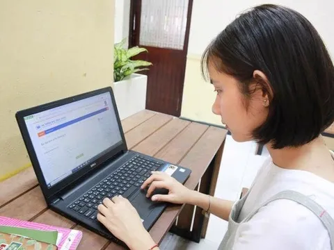 Thêm nhiều trường đại học chuyển sang học online sau bão Yagi